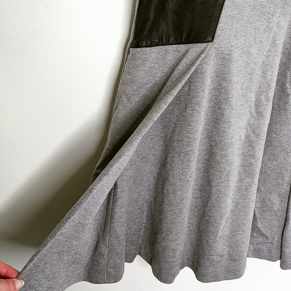 Club Monaco grey and black mixed fabric sleeveless fit and flare dress - Picture 4 of 10